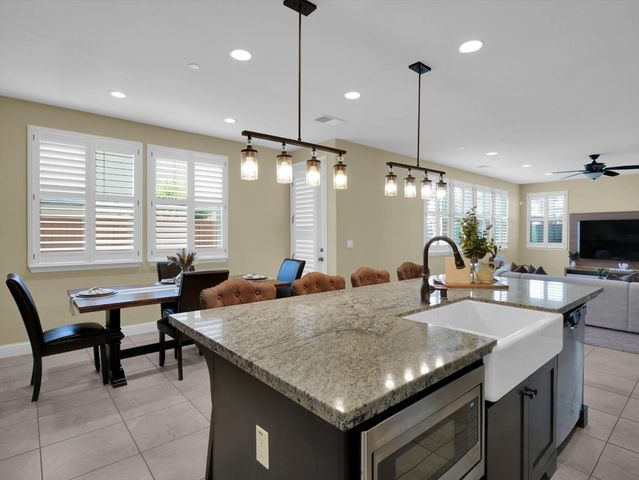 582 Pasture Ave, Lathrop, CA 95330