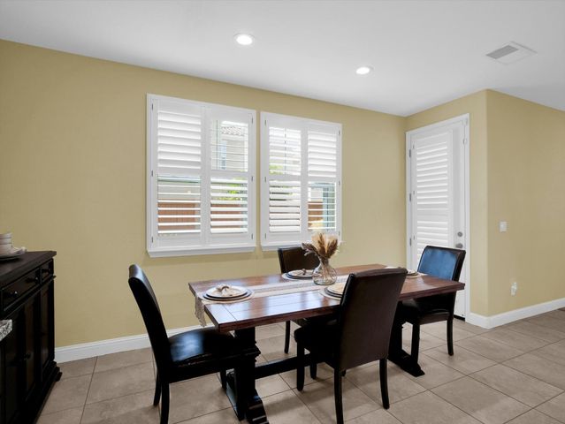 582 Pasture Ave, Lathrop, CA 95330