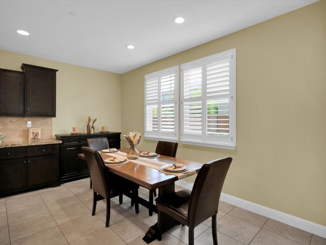 582 Pasture Ave, Lathrop, CA 95330