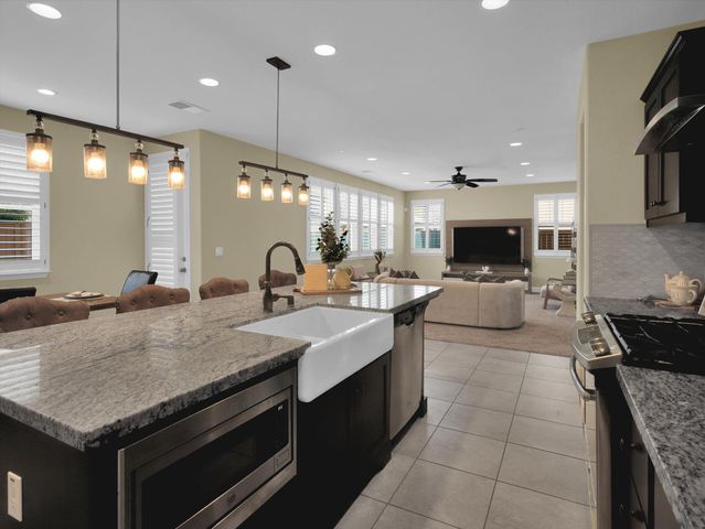 582 Pasture Ave, Lathrop, CA 95330