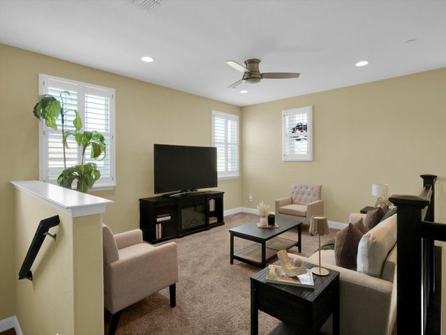 582 Pasture Ave, Lathrop, CA 95330