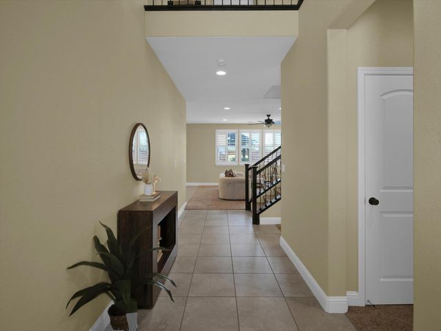 582 Pasture Ave, Lathrop, CA 95330