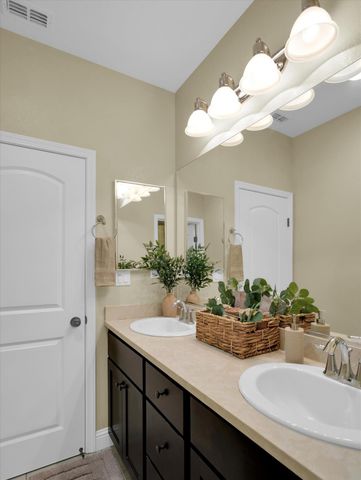 582 Pasture Ave, Lathrop, CA 95330