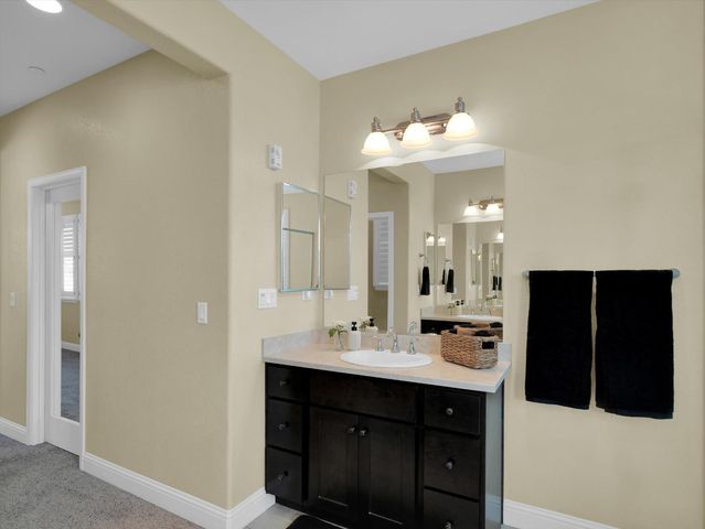 582 Pasture Ave, Lathrop, CA 95330