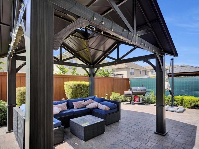 582 Pasture Ave, Lathrop, CA 95330