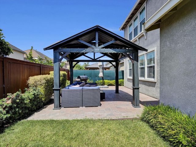 582 Pasture Ave, Lathrop, CA 95330