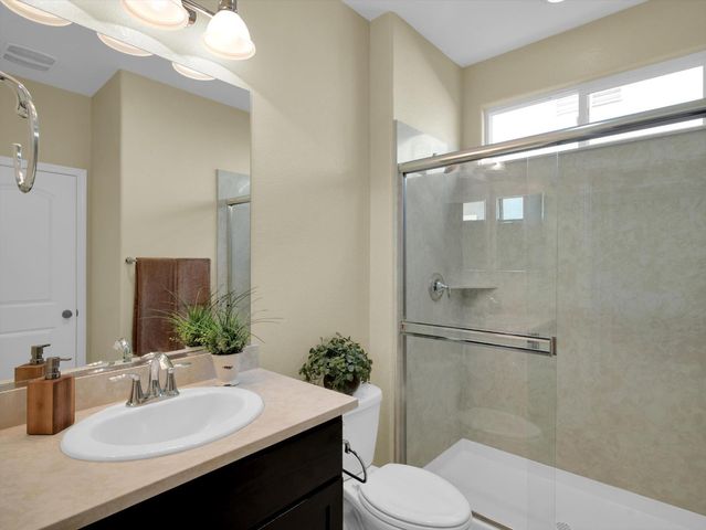 582 Pasture Ave, Lathrop, CA 95330