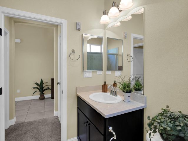 582 Pasture Ave, Lathrop, CA 95330