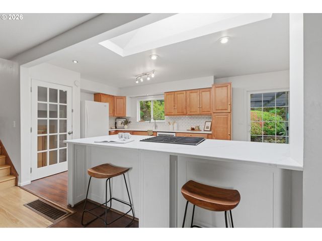 1212 Sw CHESTNUT Dr, Portland, OR 97219