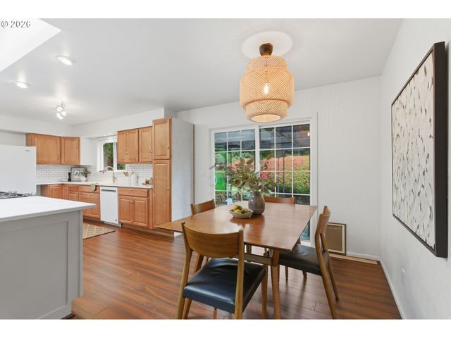 1212 Sw CHESTNUT Dr, Portland, OR 97219