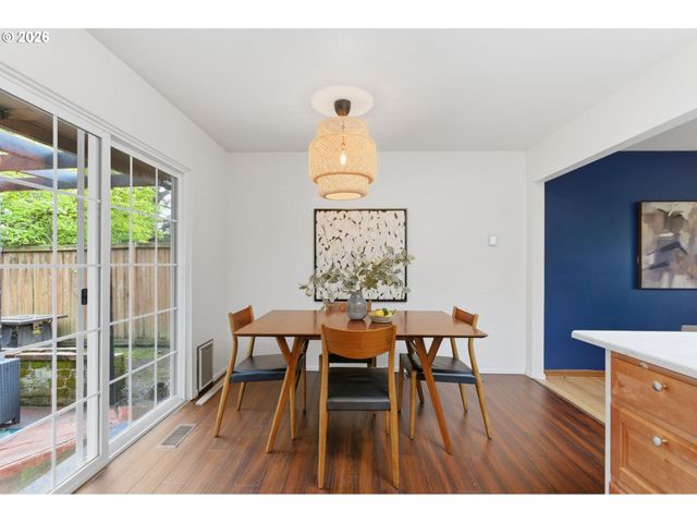 1212 Sw CHESTNUT Dr, Portland, OR 97219