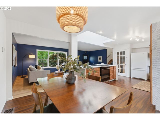 1212 Sw CHESTNUT Dr, Portland, OR 97219