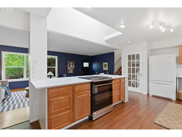 1212 Sw CHESTNUT Dr, Portland, OR 97219