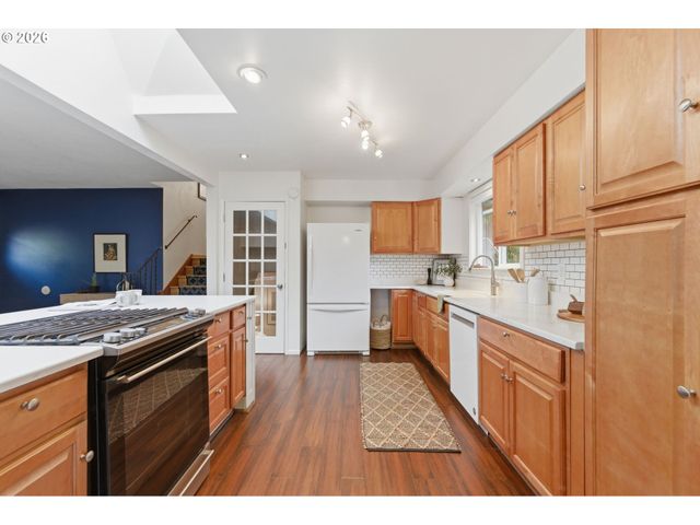 1212 Sw CHESTNUT Dr, Portland, OR 97219