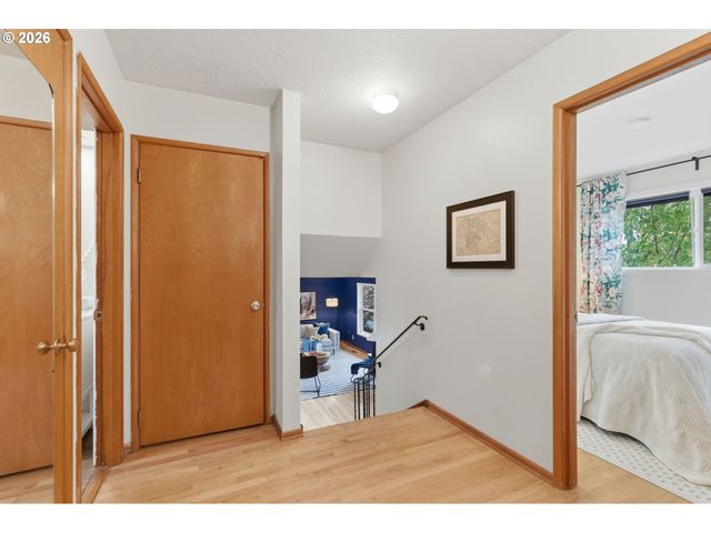 1212 Sw CHESTNUT Dr, Portland, OR 97219