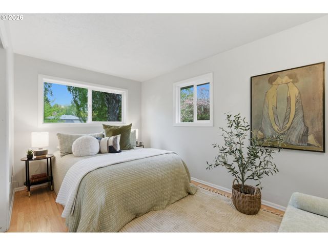 1212 Sw CHESTNUT Dr, Portland, OR 97219