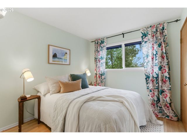 1212 Sw CHESTNUT Dr, Portland, OR 97219