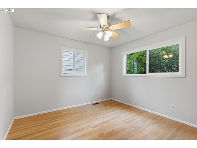 1212 Sw CHESTNUT Dr, Portland, OR 97219