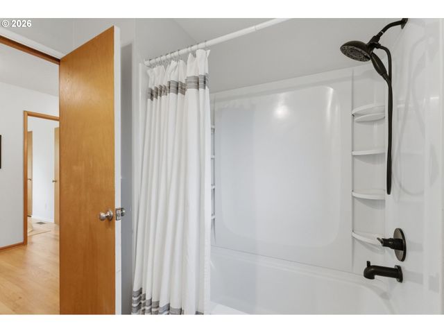 1212 Sw CHESTNUT Dr, Portland, OR 97219