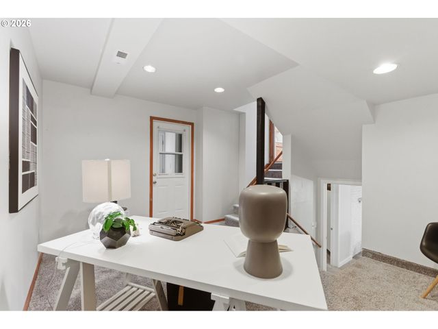 1212 Sw CHESTNUT Dr, Portland, OR 97219