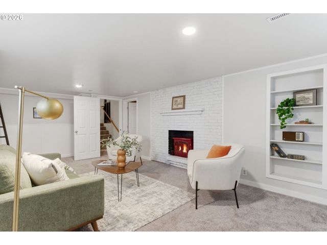 1212 Sw CHESTNUT Dr, Portland, OR 97219