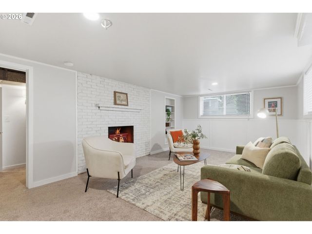 1212 Sw CHESTNUT Dr, Portland, OR 97219