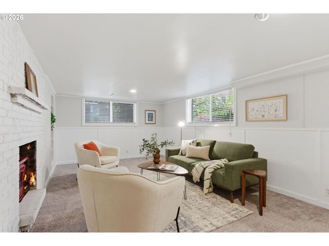 1212 Sw CHESTNUT Dr, Portland, OR 97219