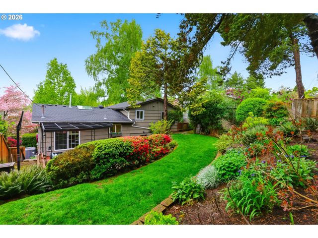 1212 Sw CHESTNUT Dr, Portland, OR 97219