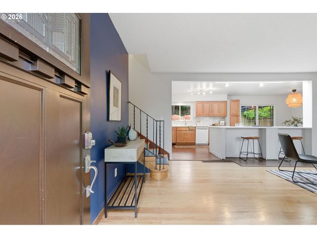 1212 Sw CHESTNUT Dr, Portland, OR 97219