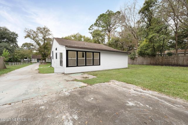 1035 E ODESSA Drive E, Jacksonville, FL 32254