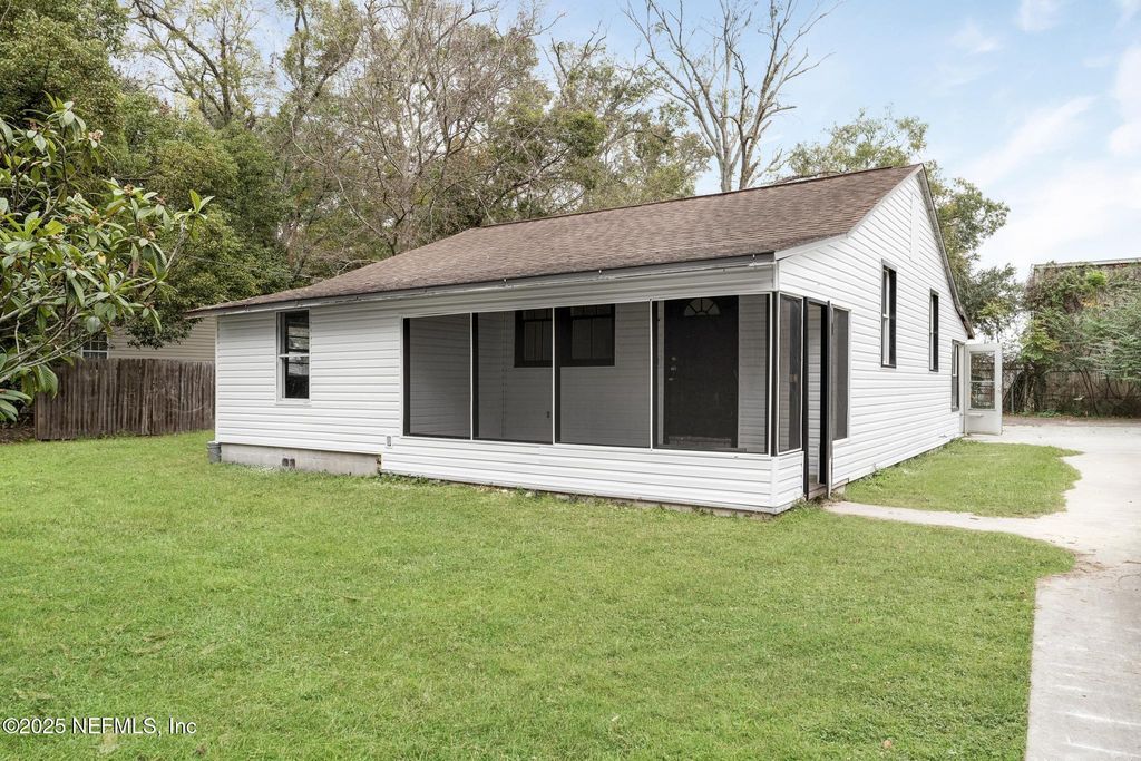 1035 E ODESSA Drive E, Jacksonville, FL 32254