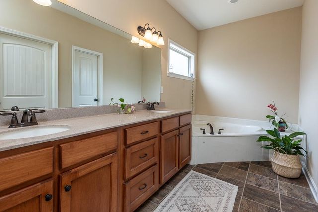 10287 VERANDA WOODS CV, Lakeland, TN 38002