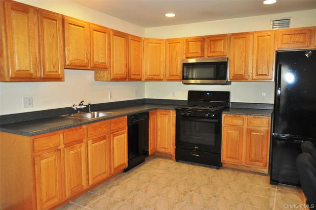 162 Pinebrook Drive, Hyde Park, NY 12538