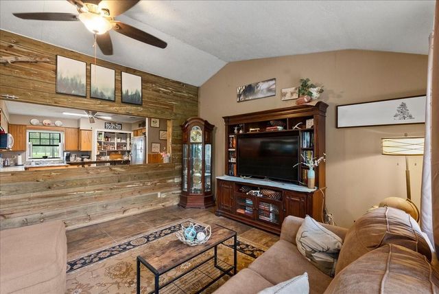 150 County Road 6401, Dayton, TX 77535