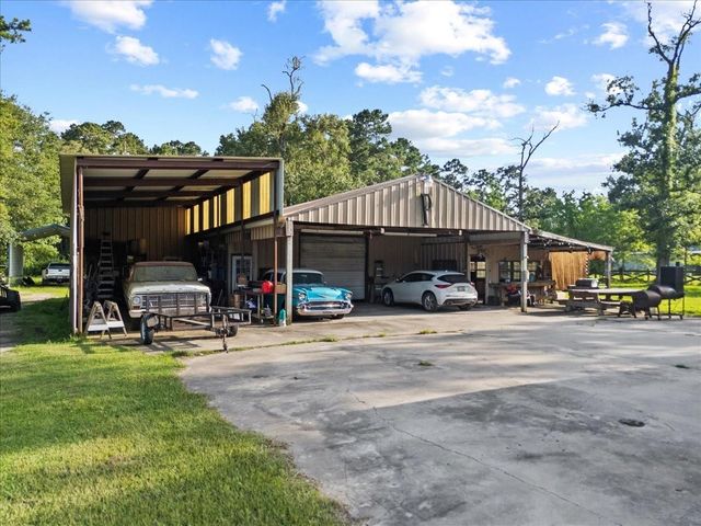 150 County Road 6401, Dayton, TX 77535