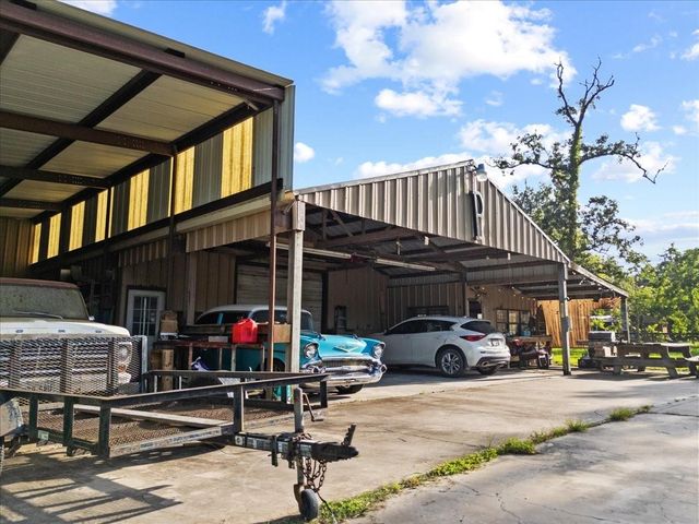 150 County Road 6401, Dayton, TX 77535