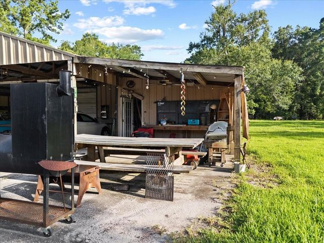 150 County Road 6401, Dayton, TX 77535