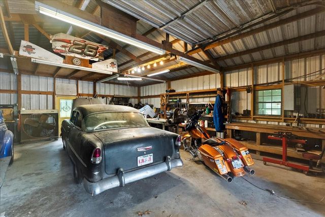 150 County Road 6401, Dayton, TX 77535