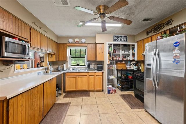 150 County Road 6401, Dayton, TX 77535