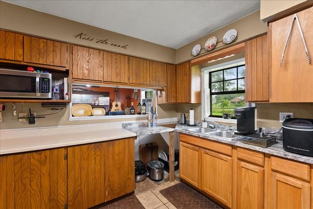 150 County Road 6401, Dayton, TX 77535