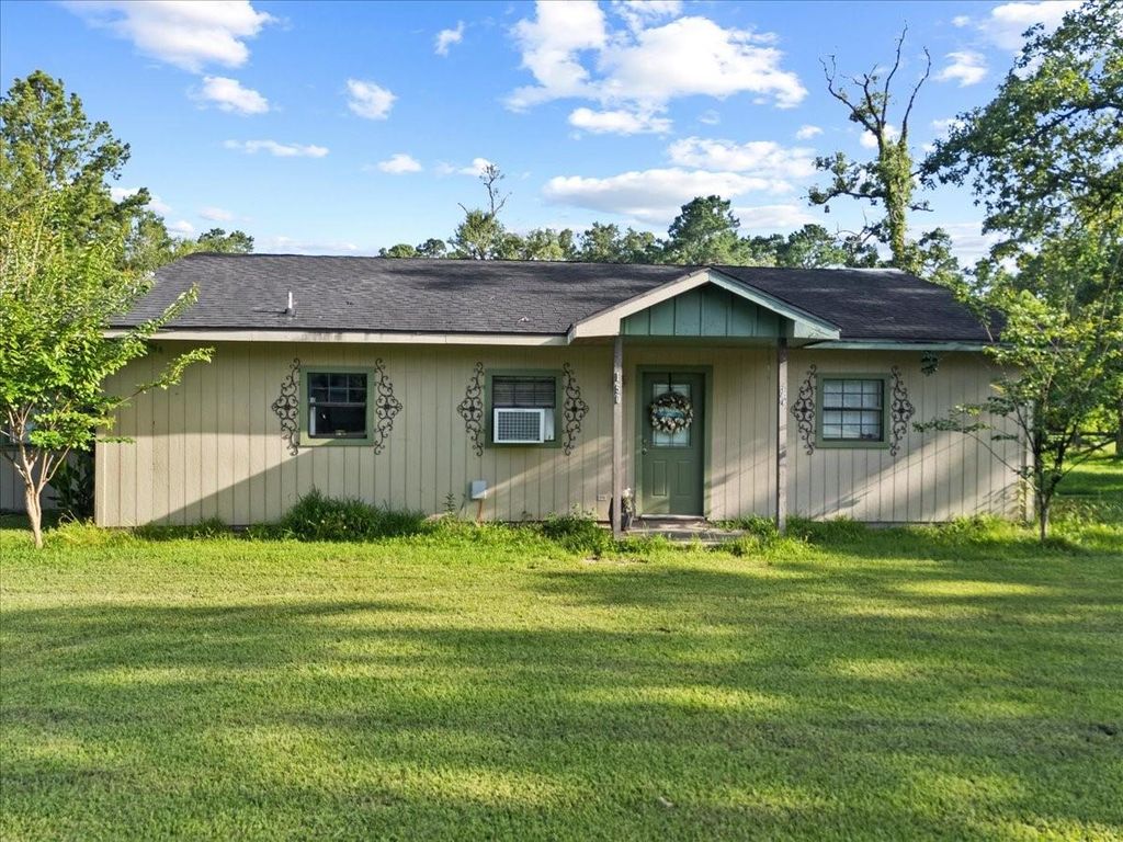 150 County Road 6401, Dayton, TX 77535