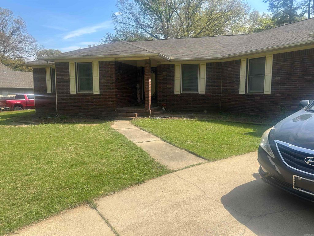 1734 Sutherland Drive, Forrest City, AR 72335