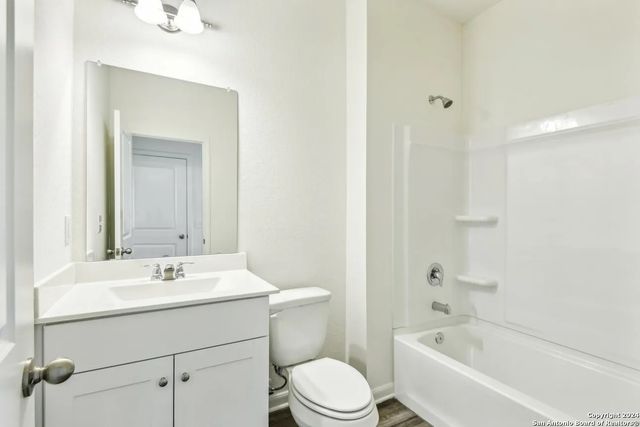 819 Dark Lark, Adkins, TX 78101