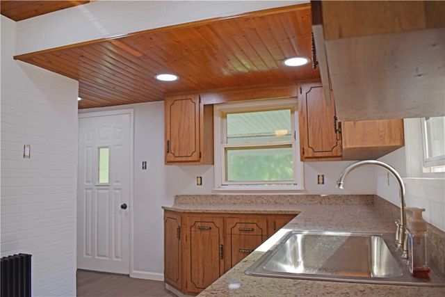 905 Burchfield Rd, Shaler, PA 15101