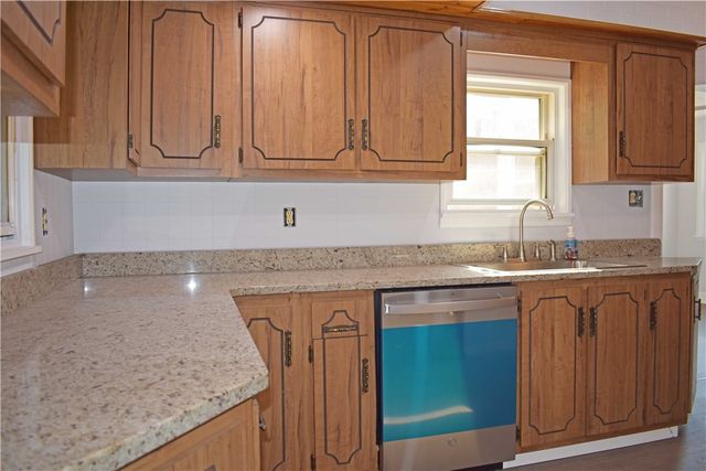 905 Burchfield Rd, Shaler, PA 15101