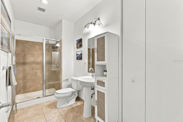 150 E ROBINSON STREET 2005, Orlando, FL 32801