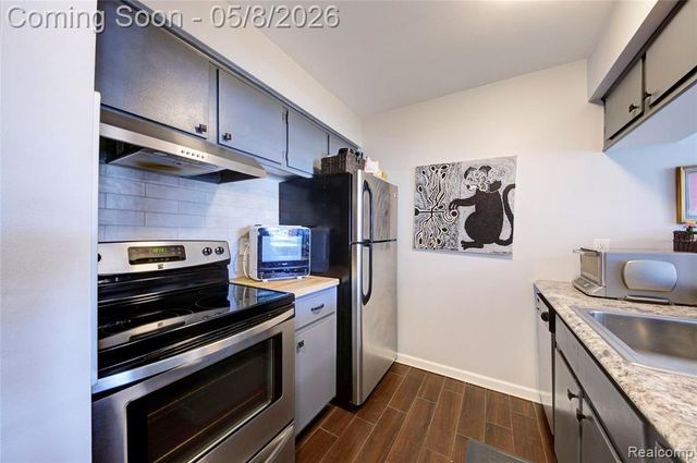 15075 Hubbard Street 12, Livonia, MI 48154