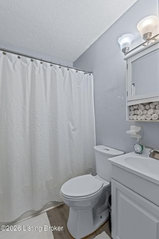 104 Mackie Ct, Louisville, KY 40214