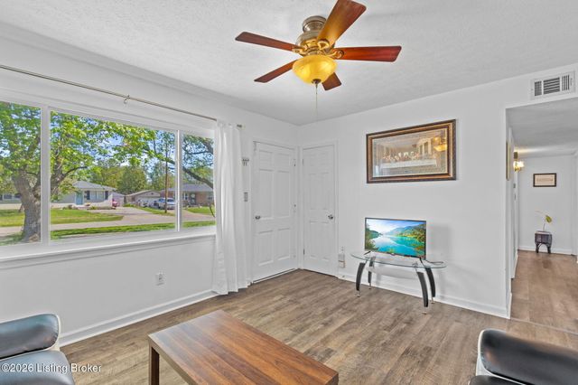 104 Mackie Ct, Louisville, KY 40214