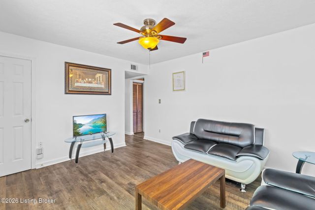 104 Mackie Ct, Louisville, KY 40214